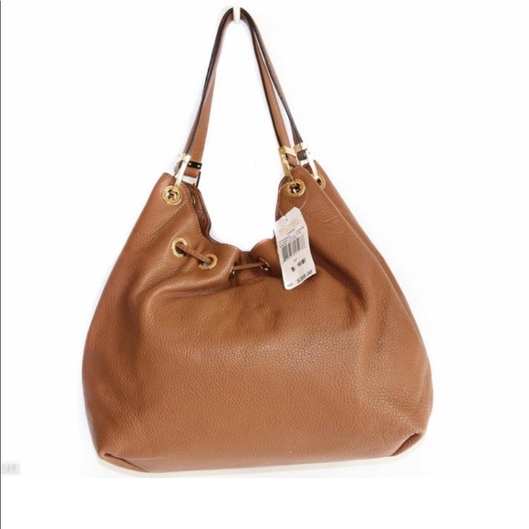 Michael Kors
Camden Large Drawstring - Picture 13 of 15